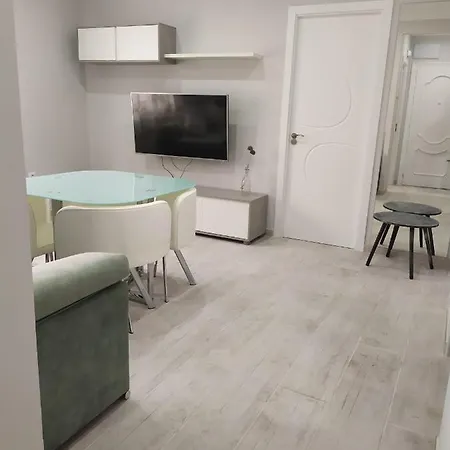 Precioso Piso 3 Dormitorios, Aire Acondicionado Ni 10 Minutos Feria A Pie